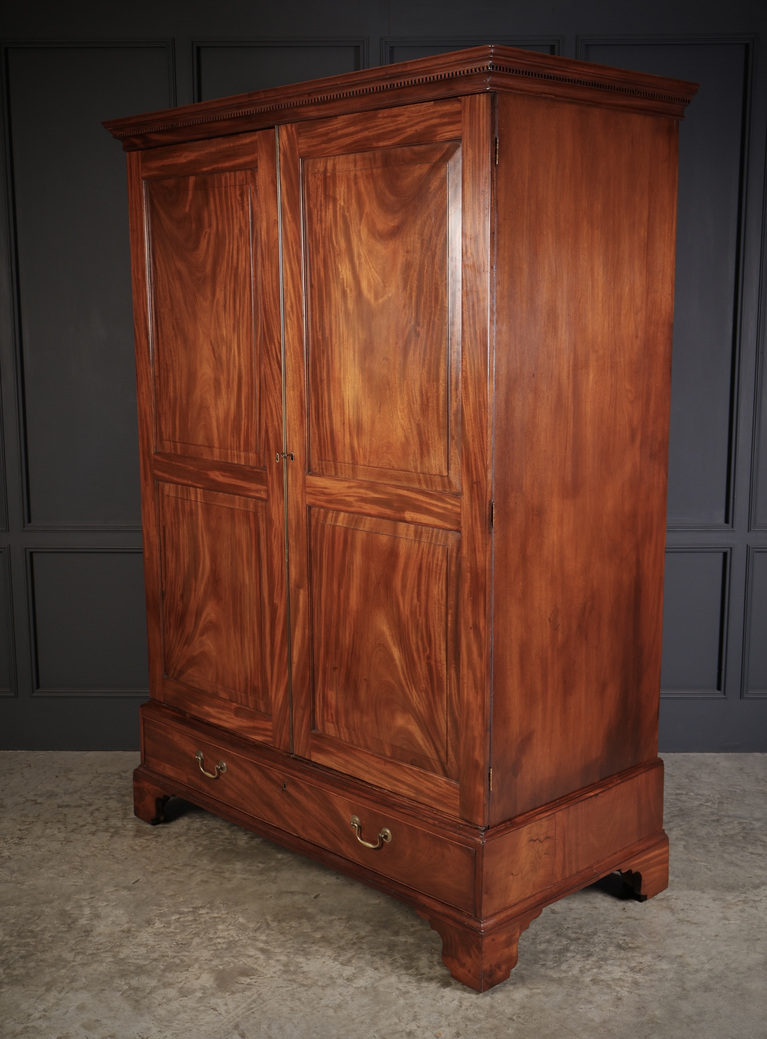 Large Georgian Mahogany Wardrobe - Image 5